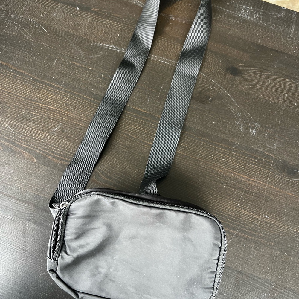 Classic Black Crossbody Sling Bag – Unbranded
